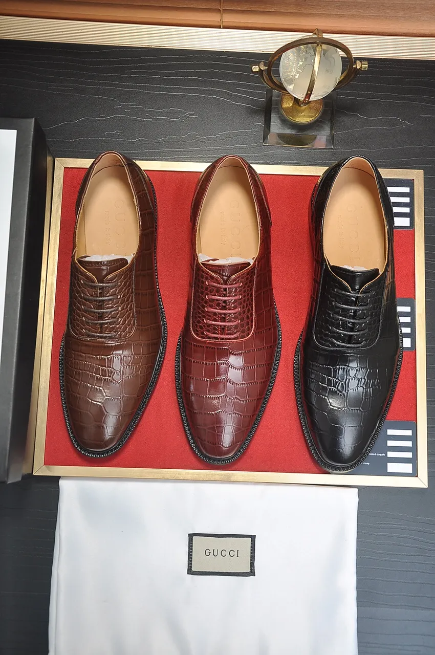 Men's shoes💰540💶Italy's top luxury men's shoe giant (GUCCI) (Gucci) (full cowhide lining) new arrival🍃Original European style🔰 Pleasant to the eye😍In order to make the shoes more durable and non-deformable🌀The production continues to follow traditional methods but there is still no lack of innovation💪Choose original sheepskin for the leather♻️ Smooth and natural And extra bright ⭐Made of imported cowhide, the first choice of rich people 38-45 (45 customized)